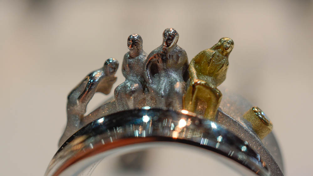 Dieter Dill, sehr belebter Schmuck (2013)